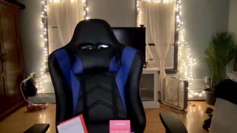 Snapshot of allyanalangel chatting on February 15, 2025, 6:02 am allyanalangel online show from February 15, 2025, 6:02 am