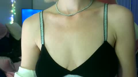 Snapshot of allyoursss1212 chatting on February 19, 2026, 11:17 am Ally Girl In Her Ally World online show from February 19, 2026, 11:17 am