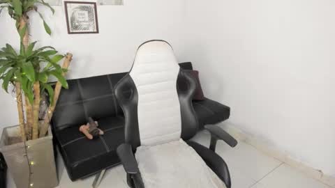 allyssann online show from February 24, 2026, 12:08 am