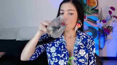 alma_art_ online show from November 25, 2025, 3:23 pm