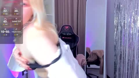 Snapshot of alma_wilson chatting on February 5, 2025, 6:26 pm Amina online show from February 5, 2025, 6:26 pm