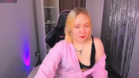 Snapshot of alma_wilson chatting on February 11, 2025, 5:05 am Amina online show from February 11, 2025, 5:05 am