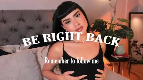 Mia online show from April 22, 2026, 1:34 pm