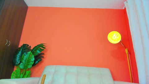 Snapshot of almacastillo2 chatting on December 20, 2024, 2:41 am Alma Castillo online show from December 20, 2024, 2:41 am