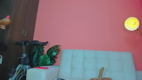 Snapshot of almacastillo2 chatting on December 31, 2024, 2:40 am Alma Castillo online show from December 31, 2024, 2:40 am