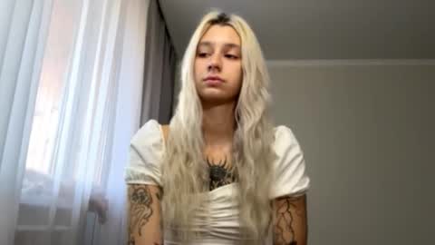 Snapshot of almetazorc chatting on September 22, 2025, 7:10 am Arina online show from September 22, 2025, 7:10 am