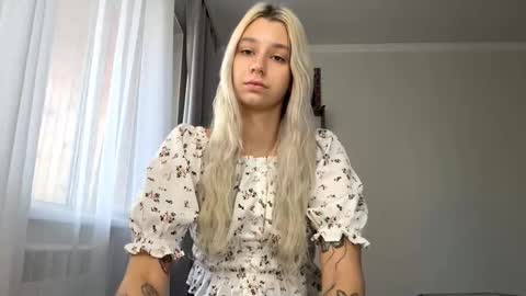 Snapshot of almetazorc chatting on September 24, 2025, 8:17 am Arina online show from September 24, 2025, 8:17 am