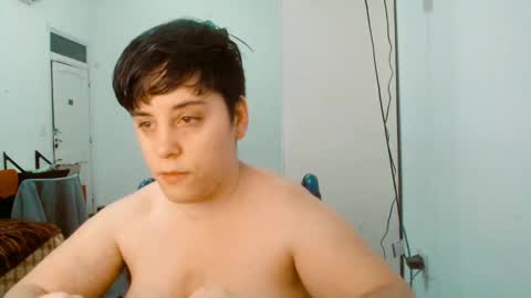 Snapshot of almondonwheels chatting on November 4, 2025, 12:32 am Almond online show from November 4, 2025, 12:32 am