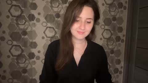 Snapshot of almostinnocent_ chatting on September 19, 2025, 9:48 pm Anna online show from September 19, 2025, 9:48 pm