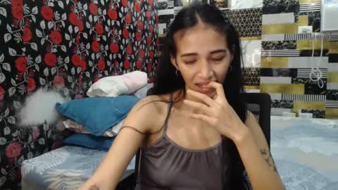 Alondra  online show from February 6, 2025, 9:49 pm