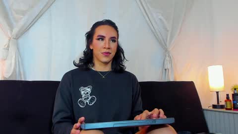 Snapshot of alonehazel chatting on February 6, 2025, 9:17 pm Hazel Bowie online show from February 6, 2025, 9:17 pm