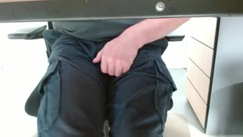 alotofhairpussy online show from July 9, 2026, 8:18 am