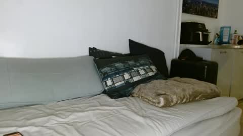 Snapshot of alphahung23 chatting on December 17, 2025, 6:19 am alphahung23 online show from December 17, 2025, 6:19 am