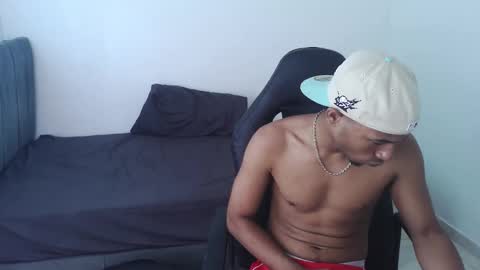 alphas_latins online show from May 21, 2026, 4:47 pm