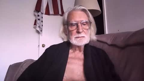 AlphaUniform online show from December 5, 2025, 7:10 pm