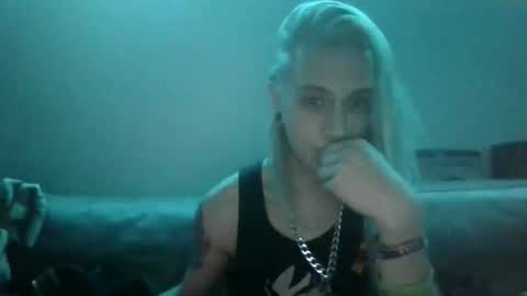 Snapshot of altboy010 chatting on December 21, 2025, 10:06 pm altboy010 online show from December 21, 2025, 10:06 pm