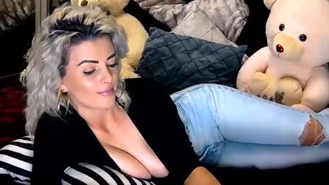 Snapshot of alyblonde chatting on December 11, 2024, 1:28 pm aly online show from December 11, 2024, 1:28 pm