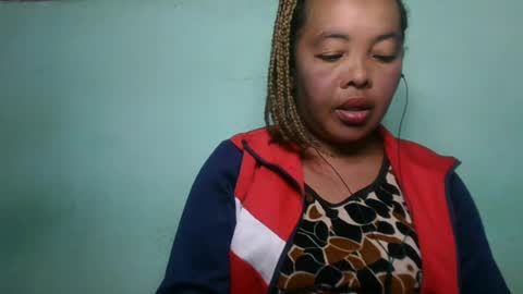 Snapshot of alypierette chatting on July 1, 2026, 5:56 pm alypierette online show from July 1, 2026, 5:56 pm