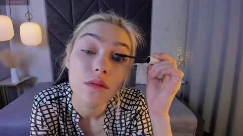 Alysia online show from September 11, 2025, 5:29 am