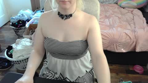 alyxiabewbs online show from March 26, 2026, 5:29 pm