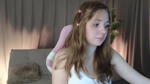 Snapshot of alyxkinski chatting on March 17, 2026, 9:29 pm Alyx online show from March 17, 2026, 9:29 pm