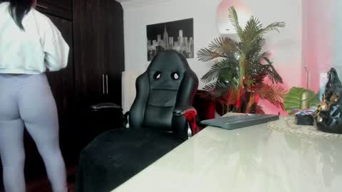 anny online show from March 27, 2026, 2:28 am