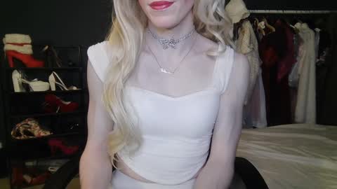 Snapshot of amaliecd chatting on January 5, 2025, 7:49 pm Amalie online show from January 5, 2025, 7:49 pm