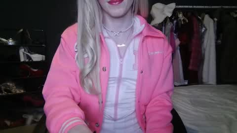 Snapshot of amaliecd chatting on January 12, 2025, 3:25 pm Amalie online show from January 12, 2025, 3:25 pm