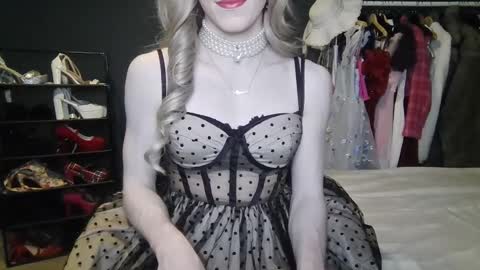 Snapshot of amaliecd chatting on February 16, 2025, 6:54 pm Amalie online show from February 16, 2025, 6:54 pm