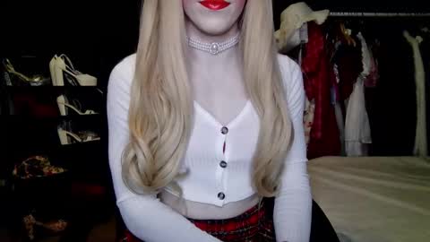 Snapshot of amaliecd chatting on September 11, 2025, 7:47 pm Amalie online show from September 11, 2025, 7:47 pm