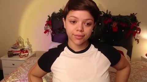 Snapshot of amand1_sweet chatting on December 28, 2024, 12:35 pm online show from December 28, 2024, 12:35 pm