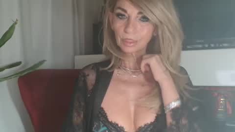 Snapshot of amanda0803 chatting on September 23, 2025, 10:18 am Angel or Demon online show from September 23, 2025, 10:18 am