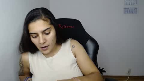 The queen of the biceps  online show from November 29, 2025, 11:52 pm