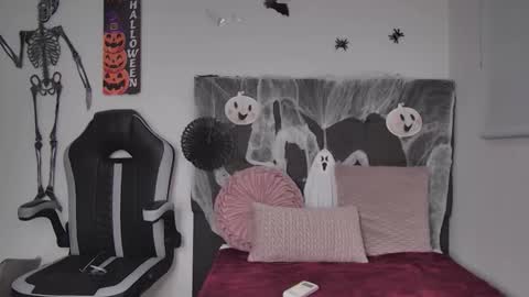 Snapshot of amandabrooks_18 chatting on October 25, 2025, 12:40 am Amanda online show from October 25, 2025, 12:40 am