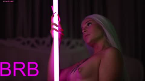 Snapshot of amandafarrell chatting on January 7, 2025, 12:20 pm Amanda Farrell online show from January 7, 2025, 12:20 pm