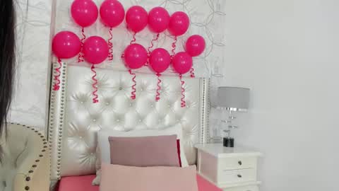 Snapshot of amara_rousse chatting on November 9, 2025, 11:52 am amara_rousse online show from November 9, 2025, 11:52 am