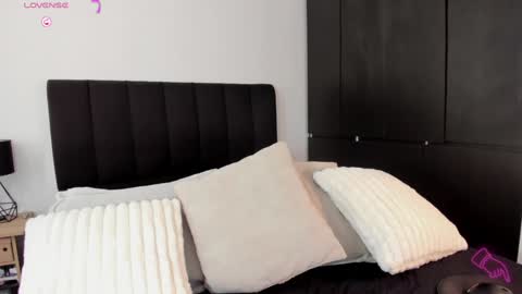 Snapshot of amara_vause chatting on December 13, 2024, 5:32 pm - A M A R A - online show from December 13, 2024, 5:32 pm