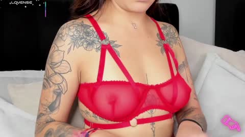 Snapshot of amara_vause chatting on February 6, 2025, 11:37 pm - A M A R A - online show from February 6, 2025, 11:37 pm