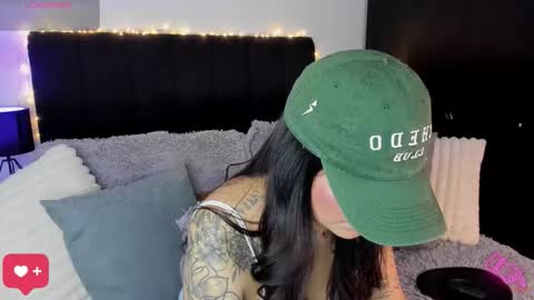 Snapshot of amara_vause chatting on October 15, 2025, 11:38 pm - A M A R A - online show from October 15, 2025, 11:38 pm