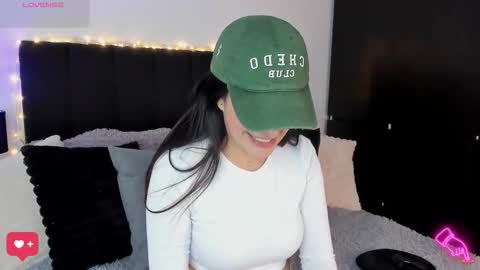 Snapshot of amara_vause chatting on October 23, 2025, 9:46 pm - A M A R A - online show from October 23, 2025, 9:46 pm