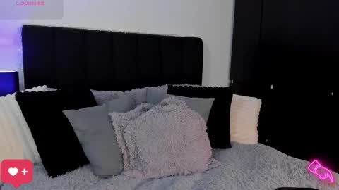 Snapshot of amara_vause chatting on October 31, 2025, 10:33 pm - A M A R A - online show from October 31, 2025, 10:33 pm