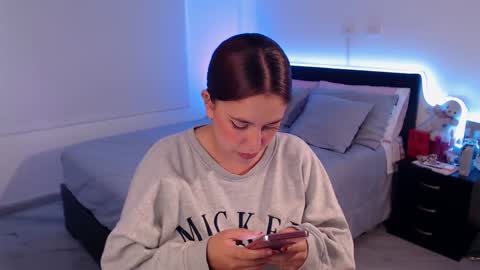 Mila  online show from January 7, 2025, 4:37 pm