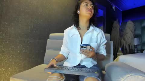 Snapshot of amarettho chatting on October 8, 2025, 11:19 am Emily online show from October 8, 2025, 11:19 am