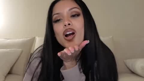 amaya_floress online show from February 4, 2026, 6:30 am