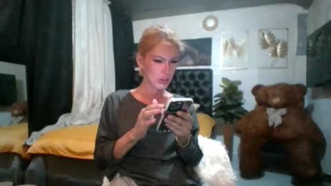 Snapshot of amazingbombshellx chatting on October 19, 2025, 3:29 am kendra online show from October 19, 2025, 3:29 am