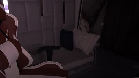 Ellie online show from December 18, 2025, 10:38 pm