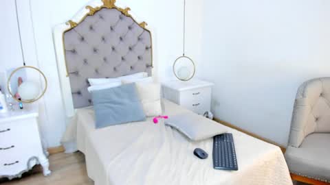 Snapshot of ambar_adamss chatting on December 30, 2024, 2:19 pm Sara online show from December 30, 2024, 2:19 pm