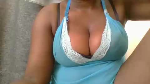 Snapshot of ambar_jasiri chatting on January 8, 2025, 12:15 pm Mia online show from January 8, 2025, 12:15 pm