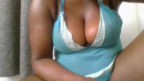 Snapshot of ambar_jasiri chatting on March 7, 2025, 7:19 am Mia online show from March 7, 2025, 7:19 am