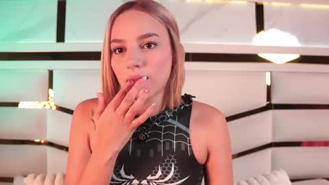 Snapshot of ambar_rosse25 chatting on December 4, 2025, 11:41 am Julieta online show from December 4, 2025, 11:41 am